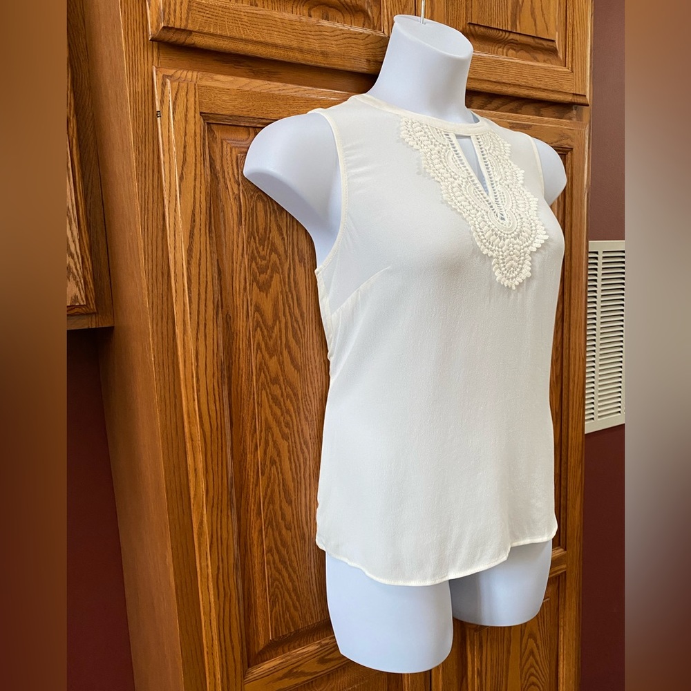 NWT Pale Sky Keyhole Crochet Top, Size Large